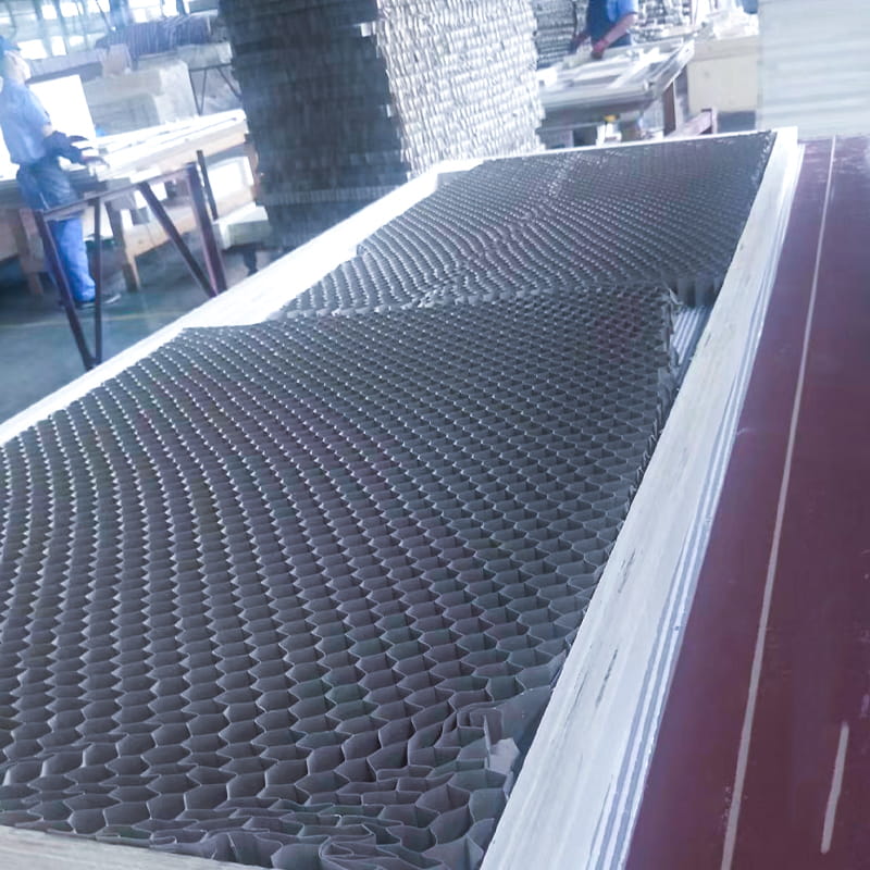 LM135 لاصق الباب بالضغط لتجميع الباب الخشبي